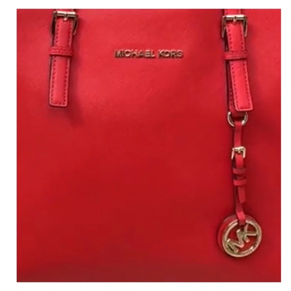 Michael Kors LG Red Jet Set Saffiano Leather Tote w/Detachable Shoulder Straps - Picture 3 of 17